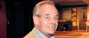 Ein Leben im Flug. Rund 5000 Mal startete Bühnenautor Horst Pillau, hier ein Archivbild aus dem Ohnsorg Theater Hamburg, als Pilot durch.