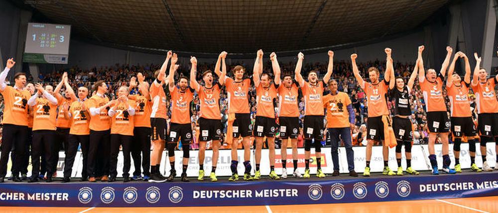 Jubel, Trubel, Heiterkeit. Die BR Volleys feiern doch noch einen Titel in dieser Saison.