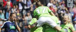 Wolfsburg jubelt, Potsdam schaut zu. Die Meisterschaft bei den Frauen dürfte nach dem Sieg des VfL so gut wie entschieden sein.
