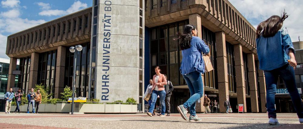 Wer finanziert die Hochschulen? Seit über zwei Jahren hat der Bund hier mehr Möglichkeiten. Wie er sie aber nutzen soll, ist umstritten. 