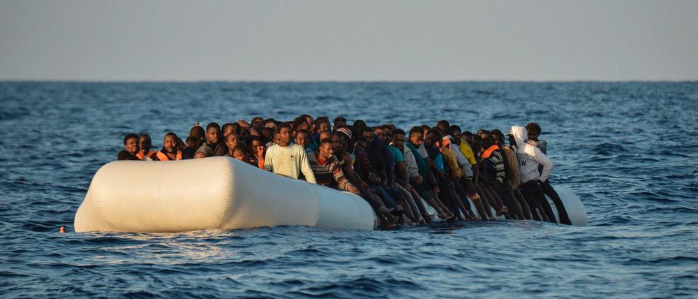 Einige Flüchtlingsboote (hier ein Archivfoto) sind am Wochenende im Mittelmeer gesunken, mehr als 200 Menschen werden vermisst.  