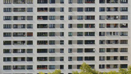 Sozialer Wohnungsbau - seit Jahrzehnten verdienen Bauträger und Hauseigentümer gut dran, auf Kosten von Land und Steuerzahler.