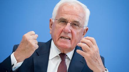 Der Arbeitsmarktreformer und frühere VW-Arbeitsdirektor Peter Hartz in der Bundespressekonferenz in Berlin
