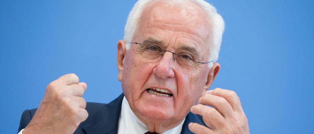 Der Arbeitsmarktreformer und frühere VW-Arbeitsdirektor Peter Hartz in der Bundespressekonferenz in Berlin