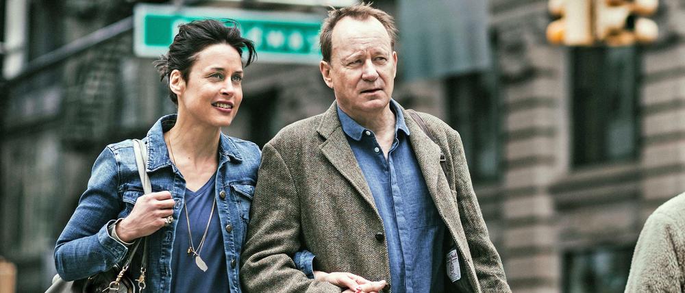 Der Schriftsteller und seine Lebensgefährtin. Der Erfolgsautor Max Zorn (Stellan Skarsgård) ist mit Clara (Susanne Wolff) zu Besuch in New York. Aber er träumt von einer anderen Frau.