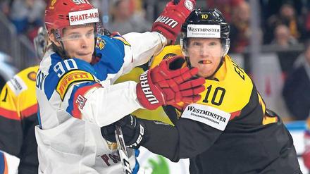 Führungsspieler gesucht. Kapitän Christian Ehrhoff (rechts) soll bei der Eishockey-WM seine Kollegen mitziehen.