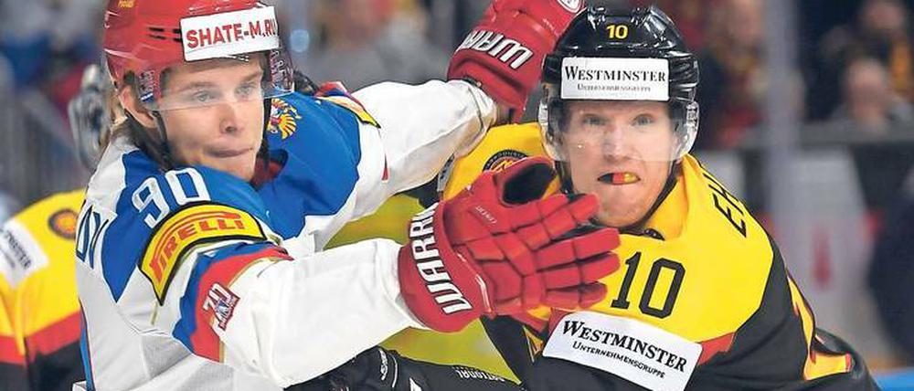 Führungsspieler gesucht. Kapitän Christian Ehrhoff (rechts) soll bei der Eishockey-WM seine Kollegen mitziehen.