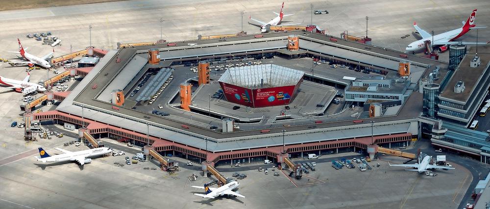 Die Berliner CDU lässt ihre Mitglieder über den Flughafen Tegel abstimmen.