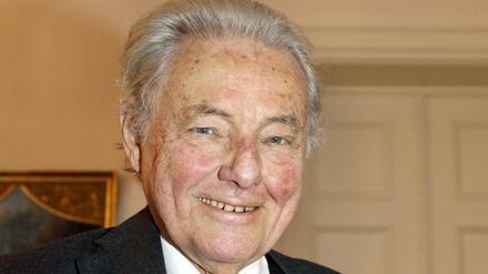 Joachim Kaiser am 20. Januar 2009 beim Bundespräsidenten im Schloss Bellevue, anlässlich einer Feier zu seinem 80. Geburtstag.