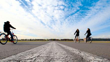 Radfahrer fahren, wo sie möchten, das ist die Freiheit des Feldes.