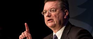 Reinhard Grindel verteidigt seine Position.