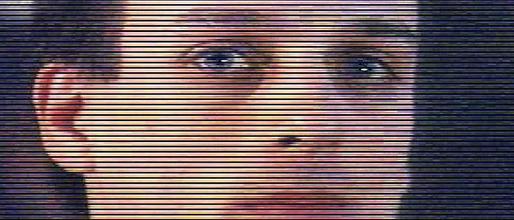Gegenöffentlichkeit. Die Angst vor staatlicher Überwachung thematisiert Paul Garrin in seinem Video-Manifest „Reverse Big Brother“, 1990. 