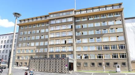 ARCHIV - Das Stasi-Museum in der Forschungs- und Gedenkstätte Normannenstraße im Haus 1 der ehemaligen Zentrale des Ministeriums für Staatssicherheit (MfS), fotografiert am 18.08.2014 in Berlin. Im Haus 1 befindet sich eine Forschungs- und Gedenkstätte zum politischen System der DDR. Foto: Jens Kalaene (zu dpa "Berlin (Berlin): Bürgertag zum Sturm auf die Stasi-Zentrale vor 25 Jahren" vom 17.01.2015) +++(c) dpa - Bildfunk+++ | Verwendung weltweit