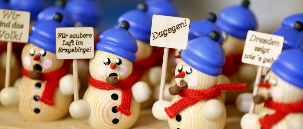 Populismus ist vielfältig - und nicht neu. Pegida gibt es auch als Räuchermännchen.