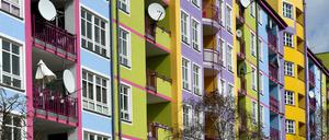 Bunte Fassaden in Wedding. Das Wohnen in Berlin wird aber immer teurer.