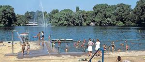 Der Weiße See. Das Strandbad öffnet schneller als erwartet wieder. 