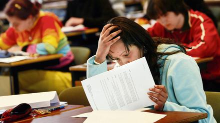 Schüler während einer Abitur-Klausur (Symbolbild).