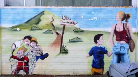 Hier geht's lang! Wandgemälde in Borsigwalde.