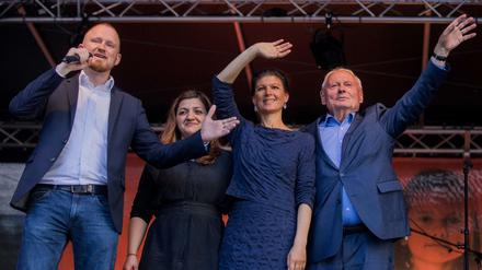 Linken-Spitzenpolitikerin Sahra Wagenknecht (2.v.r.) im NRW-Wahlkampf.
