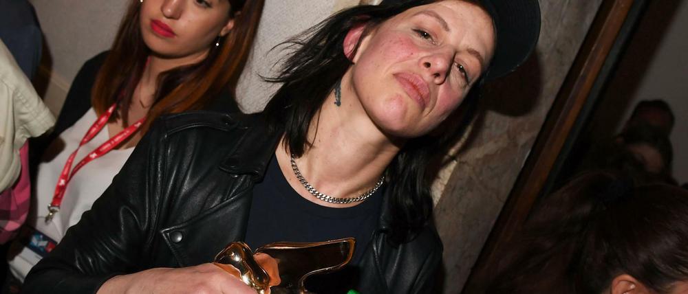 Die Preisträgerin des Goldenen Löwen für den besten nationalen Beitrag: die deutsche Künstlerin Anne Imhof.