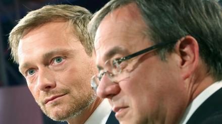 Der FDP-Vorsitzende Christian Lindner (l.) und der CDU-Spitzenkandidat Armin Laschet wollen jetzt in Sondierungsgesprächen zueinander finden.