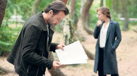 Kommen sich näher. Kommissar Raczek (Lucas Gregorowicz) und Kollegin Lenski (Maria Simon) inspizieren den Tatort nahe der deutsch-polnischen Grenze. 
