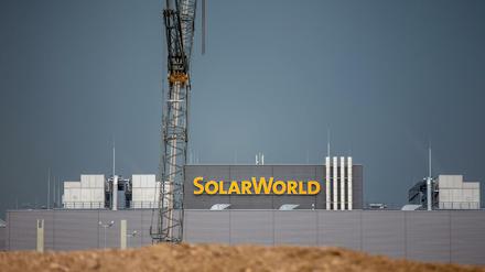 Im Thüringer Standort der Solarworld AG läuft die Solarzellenfertigung trotz Insolvenzanmeldung vorerst weiter. 
