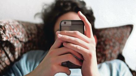 Die Welt, wie sie mir gefällt! Via Smartphone sind die Jugendlichen nah dran an den Problemen der Gesellschaft, aber bis zum 18. Geburtstag in der Regel ohne Chance auf Mitbestimmung. Das sollte sich schnell ändern.