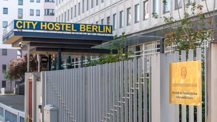 Das Cityhostel befindet sich in einem Gebäude der nordkoreanischen Botschaft. Nun will die Bundesregierung es schließen lassen.