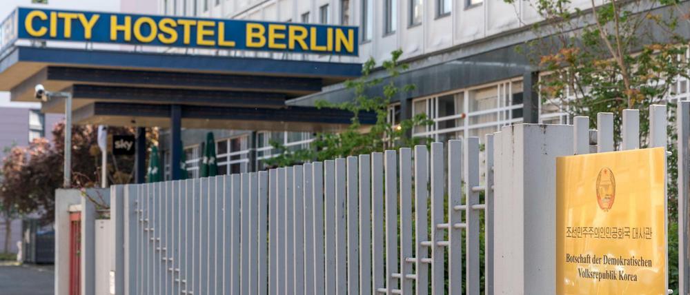 Das Cityhostel befindet sich in einem Gebäude der nordkoreanischen Botschaft. Nun will die Bundesregierung es schließen lassen.