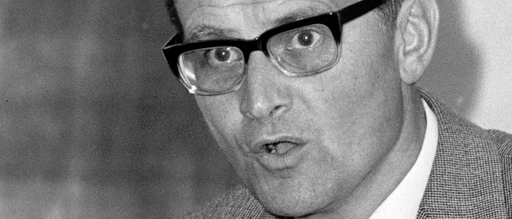 Der deutsche Philosoph Karl-Otto Apel im Jahr 1966.