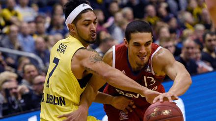 Fingerspitzengefühl. Albas Peyton Siva (links) im Duell mit Münchens Nick Johnson.