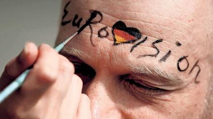Fans mit Fanfaren. Der ESC hat eine treue Fangemeinde.