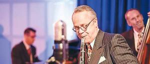 Klarinettist Andreas Hofschneider und seine Band (o.)haben sich ganz dem Stil des King of Swing, Benny Goodman, verschrieben. Goodman (u. vo.) mit Band 1937 im „Madhattan Room“ des New Yorker Pennsylvania Hotels. 
