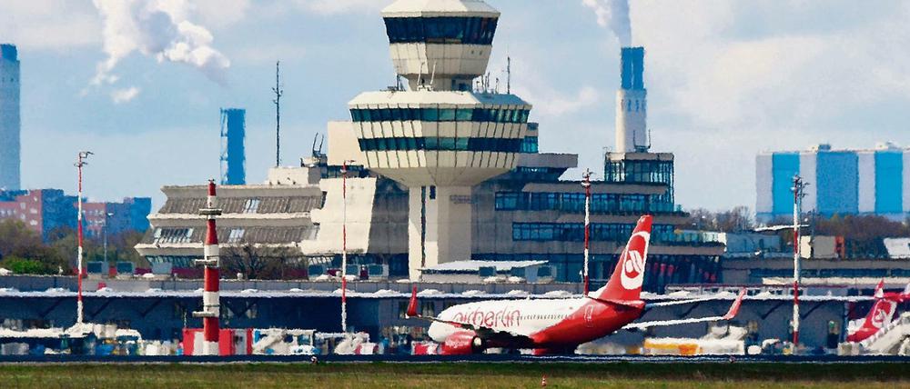 Flughafen Tegel. Air Berlins Probleme mit dem Bodendienstleister belasten den gesamten Airport.