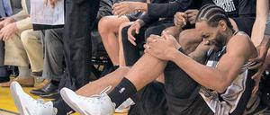 Doppelt schmerzhaft. Mit Leonards Ausfall drehte sich das Spiel. Foto: Terada/Reuters