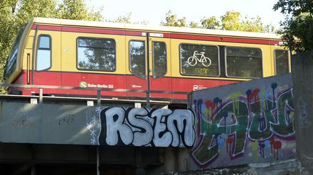 Durch den Hackerangriff vom Wochenende fielen bei der S-Bahn reihenweise Ticketsautomaten aus - an Kiosken kann man teilweise immer noch keine Fahrkarten kaufen.