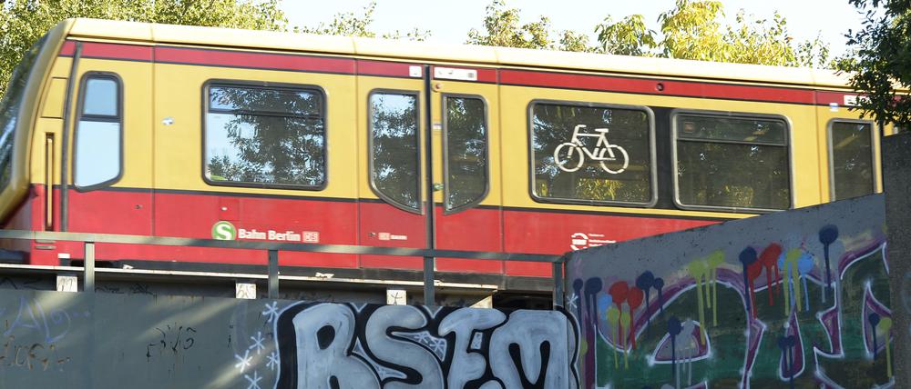 Durch den Hackerangriff vom Wochenende fielen bei der S-Bahn reihenweise Ticketsautomaten aus - an Kiosken kann man teilweise immer noch keine Fahrkarten kaufen.