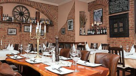 Rustikale Gemütlichkeit: das griechische Restaurant "Jevssis" in Steglitz. 