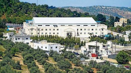 Licht ins Dunkle. Friedliche Zusammenarbeit von Arabern und Israelis – im Forschungsinstitut „Sesame“ bei Amman, das am morgigen Dienstag eingeweiht wird, wird diese Vision, die vor über zwanzig Jahren entstand, nun Wirklichkeit. 