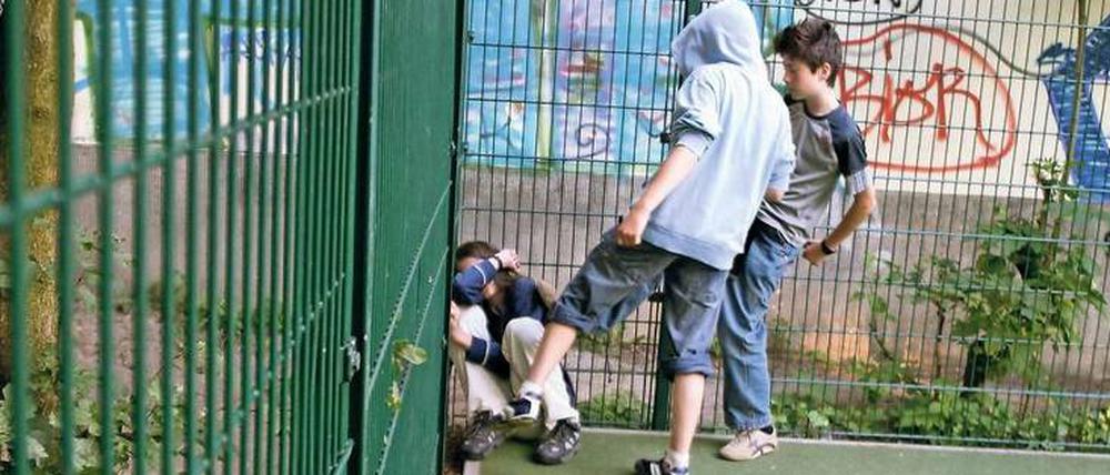 Schnell mal zutreten. Die Hemmschwelle sinkt offenbar – darauf deuten die Gewaltmeldungen der Schulen hin.
