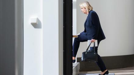 Nach dem Rücktritt von Hannelore Kraft sucht die NRW-SPD einen Neuanfang in der Opposition, Gespräche über eine Neuauflage der Großen Koalition unter Führung der CDU hat sie am Montagabend ausgeschlossen.