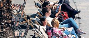 Plötzlich heiß. In den Strandbars der Stadt lässt es sich aushalten. 