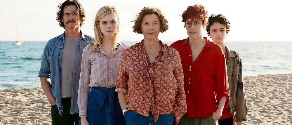 Mehrgenerationen-WG. Von links: Billy Crudup, Elle Fanning, Annette Bening, Greta Gerwig und Lucas Jade Zuman. 