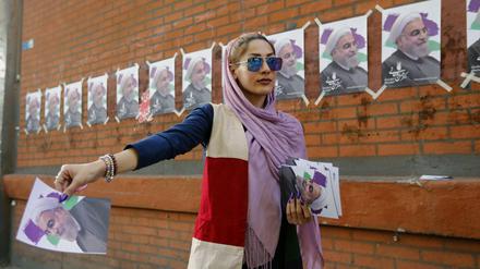 Werbung für den Amtsinhaber. Bei vielen Iranern ist Hassan Ruhani nach wie vor populär.