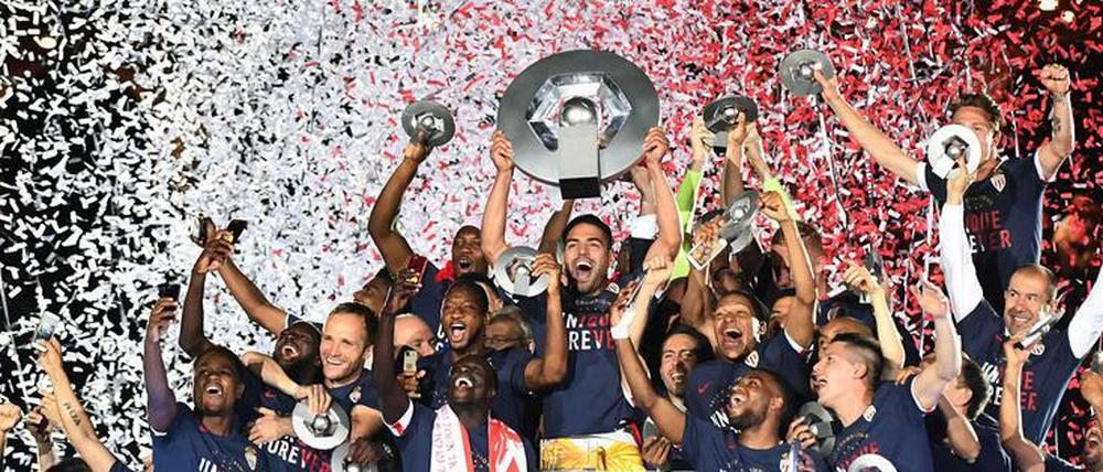 Da kann man schon mal feiern. Monaco ist erstmals seit 2000 wieder Meister in Frankreich.