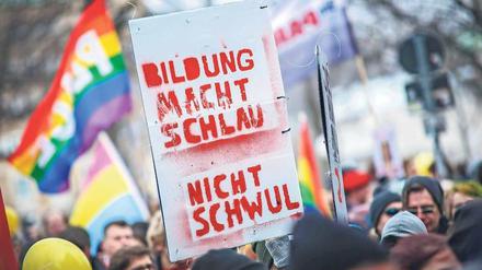 Buntes Zeichen. Homosexualität ist ein Thema, das an den Türen von Schulen und Kitas nicht Halt macht.