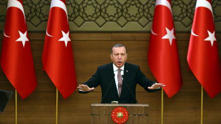 Recep Tayyip Erdogan Erdogan verhält sich nicht wie ein Präsident, sondern wie ein Gebieter.