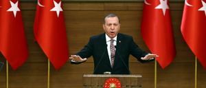 Recep Tayyip Erdogan Erdogan verhält sich nicht wie ein Präsident, sondern wie ein Gebieter.