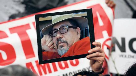 Gedenken. Protest mit einem Bild des getöteten Journalisten Javier Valdez. 